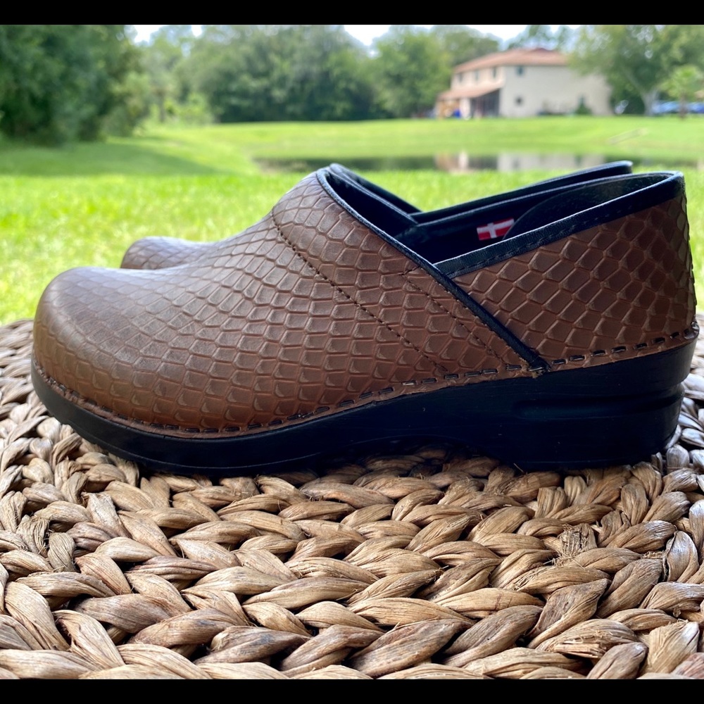 Women clogs